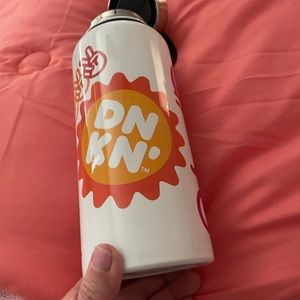 Dunkin Donuts 32 oz water bottle with screw cap. Only used a few times.